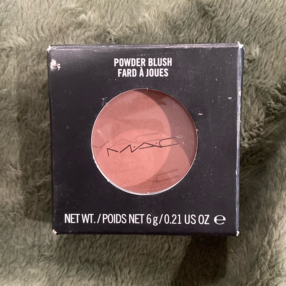 MAC Cosmetics Blush in the shade BUFF. Brand New.